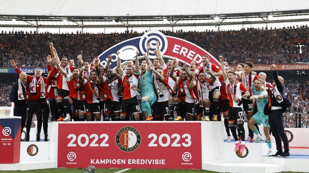 Feyenoord memenangkan Eredivisie.