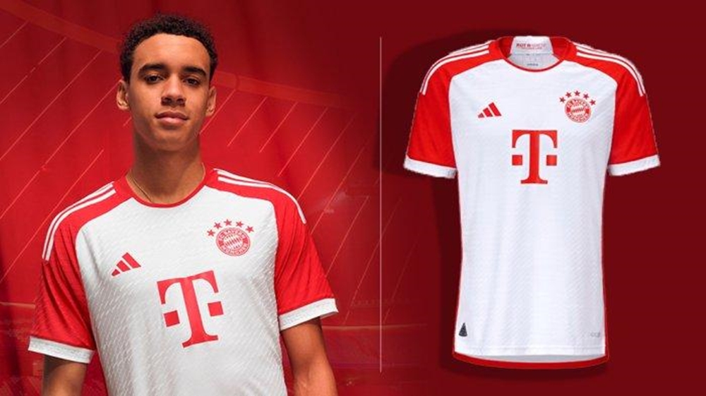Jamal Musiala dan jersey baru Bayern Munich.