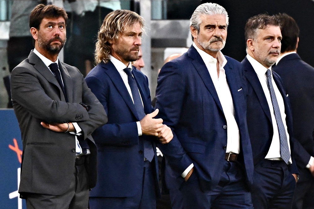 Para petinggi Juventus mengundurkan diri.