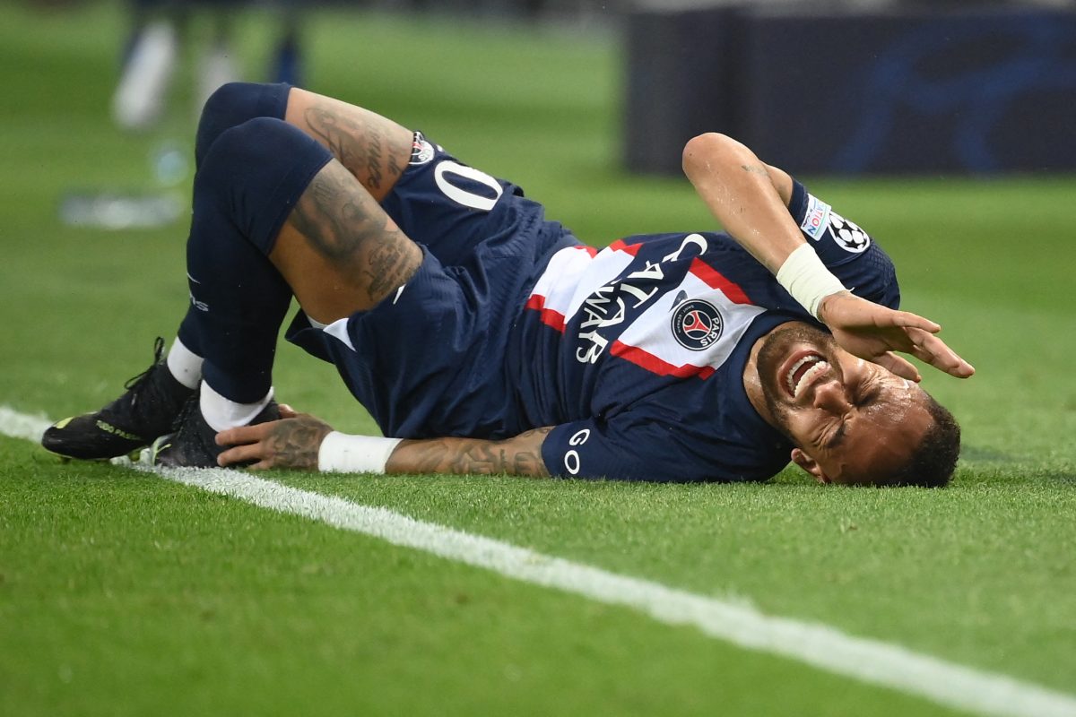 Neymar cedera.