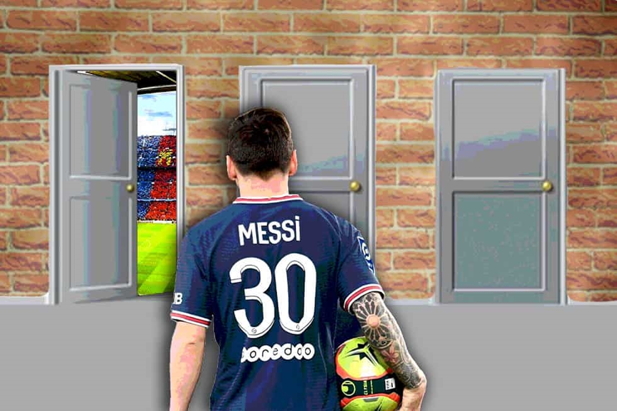 Lionel Messi diantara tiga pilihan.