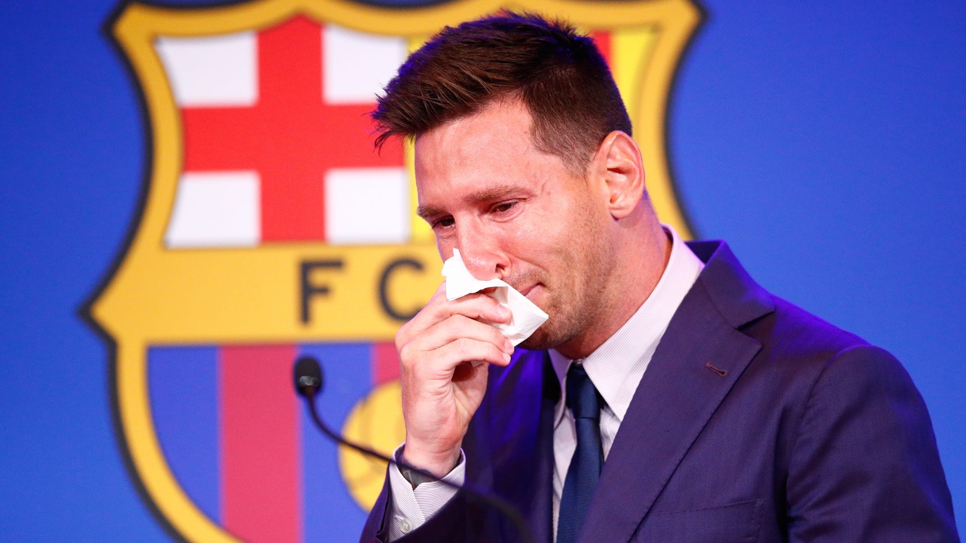 Lionel Messi saat tinggalkan Barcelona.