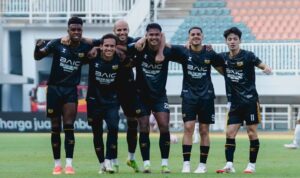 Prediksi Bolazola, Dewa United vs PSBS Biak 23 Mei 2025
