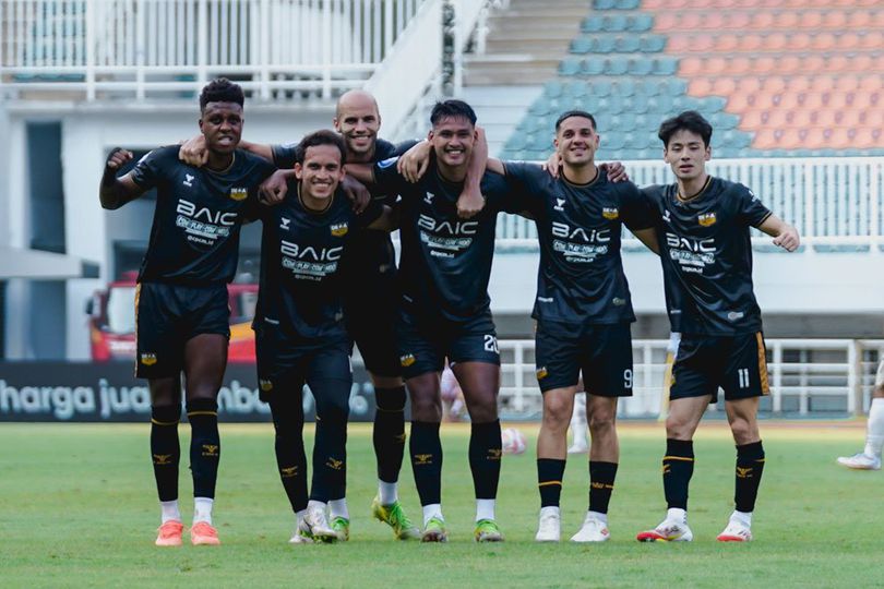 Prediksi Bolazola, Dewa United vs PSBS Biak 23 Mei 2025