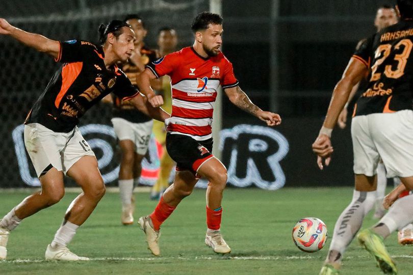 Prediksi Bolazola, Semen Padang vs Madura United 4 Mei 2025