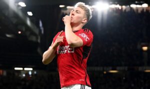 Manchester United Incar Striker Anyar, Hojlund Beri Tanggapan