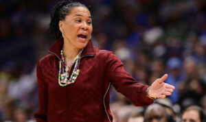 Dawn Staley Ungkap Alasan Tak Masuk Daftar Kandidat Pelatih Knicks