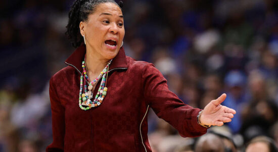Dawn Staley Ungkap Alasan Tak Masuk Daftar Kandidat Pelatih Knicks