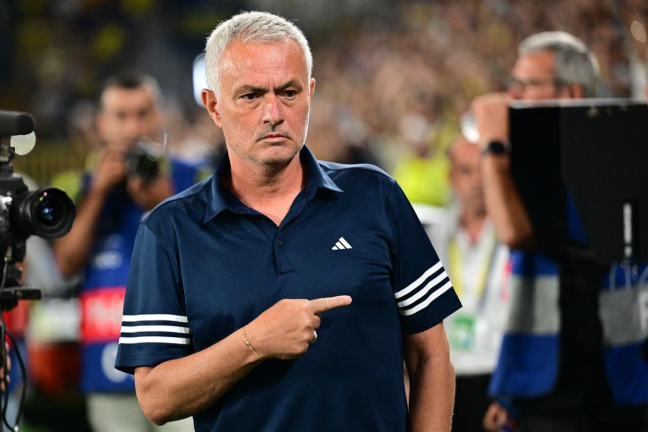 Fenerbahce Memutuskan untuk Pecat Jose Mourinho