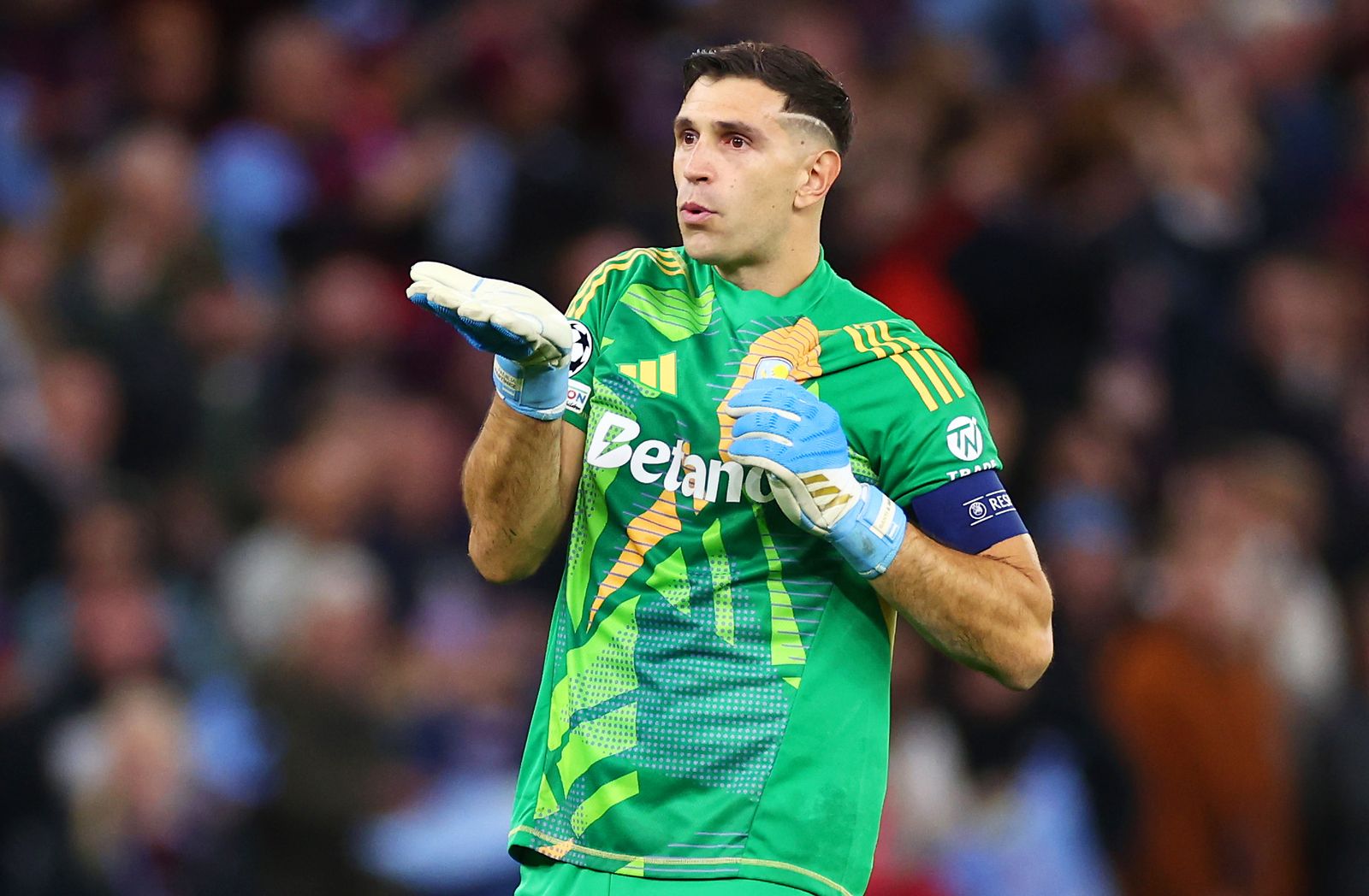 Manchester United Capai Kesepakatan Pribadi dengan Emiliano Martinez