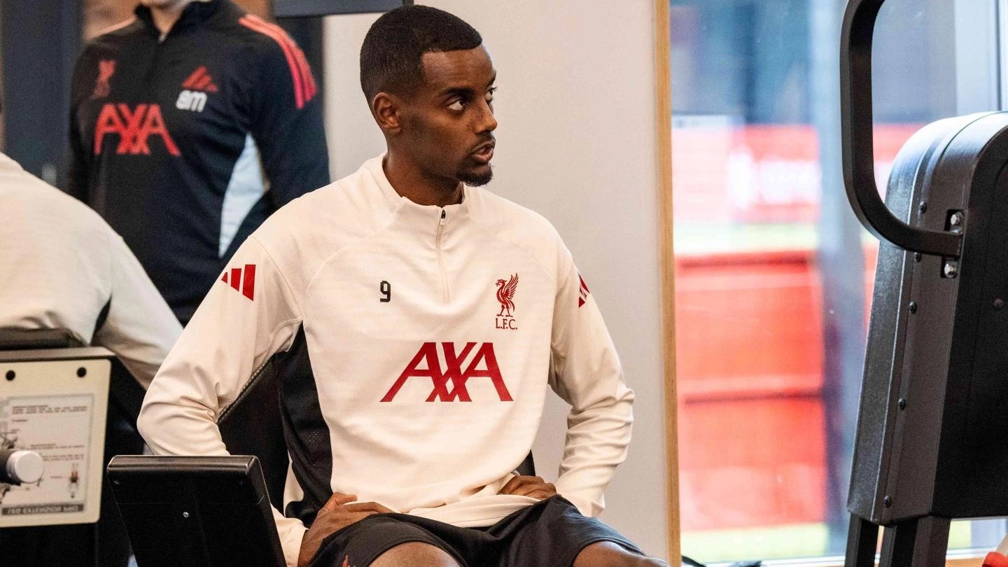 Arne Slot Bicara Peluang Debut Isak di Liverpool Akhir Pekan Ini