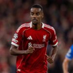 Arne Slot Sumringah Lihat Penampilan Debut Alexander Isak