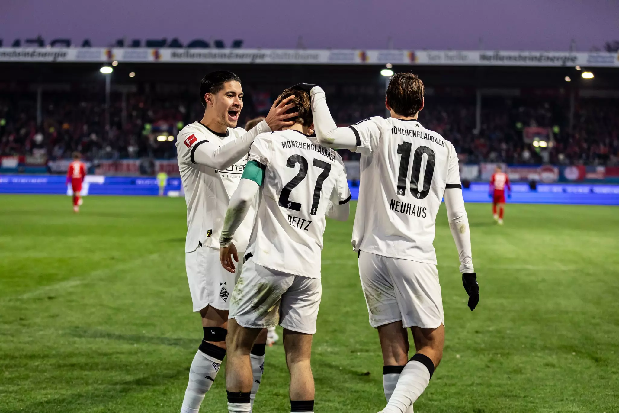 Monchengladbach Menang 3-0, Kevin Diks Cetak Gol Penalti Lagi!