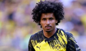 Striker Borussia Dortmund Adeyemi Kena Sanksi karena Memiliki Senjata Ilegal