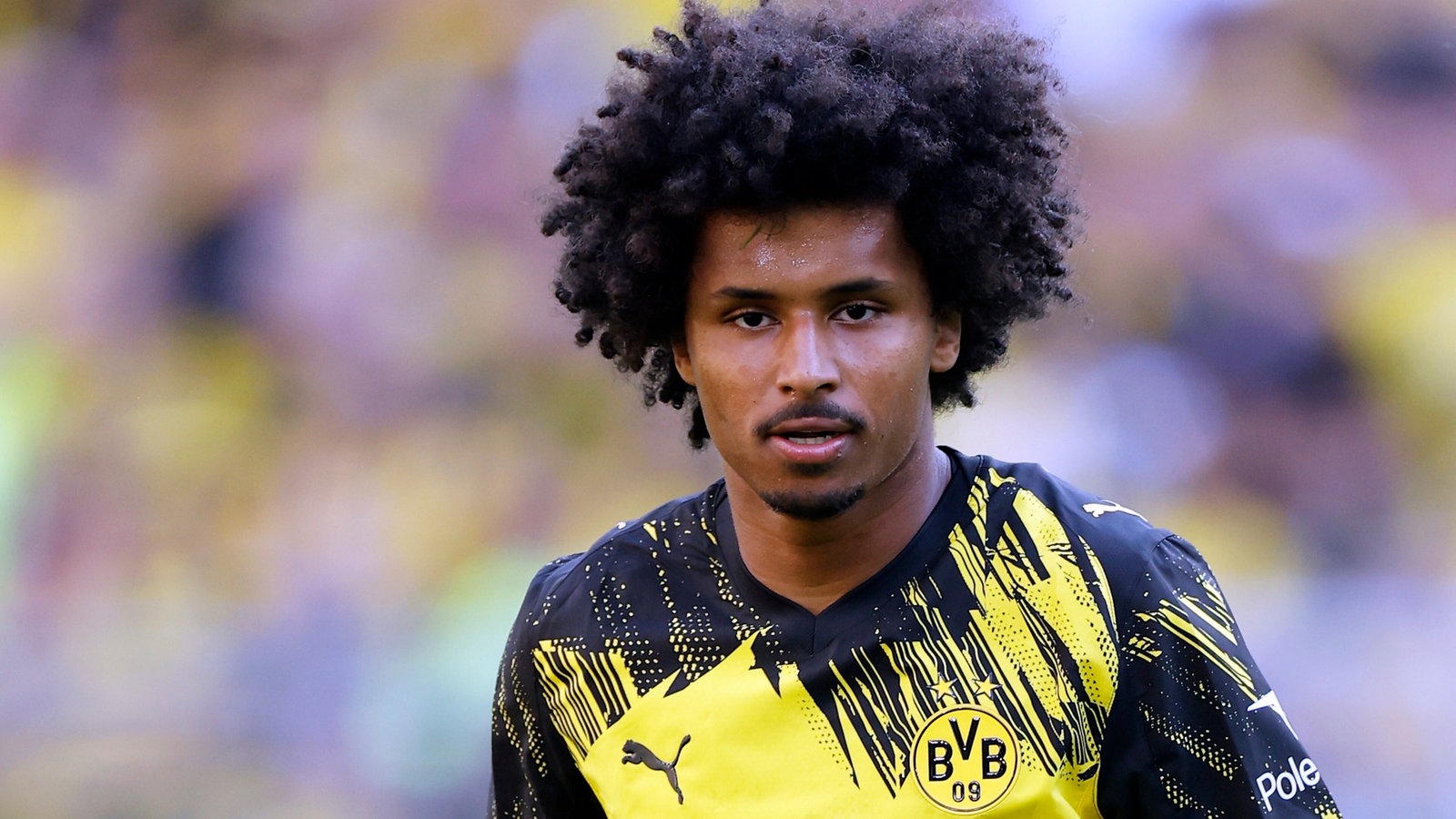 Striker Borussia Dortmund Adeyemi Kena Sanksi karena Memiliki Senjata Ilegal