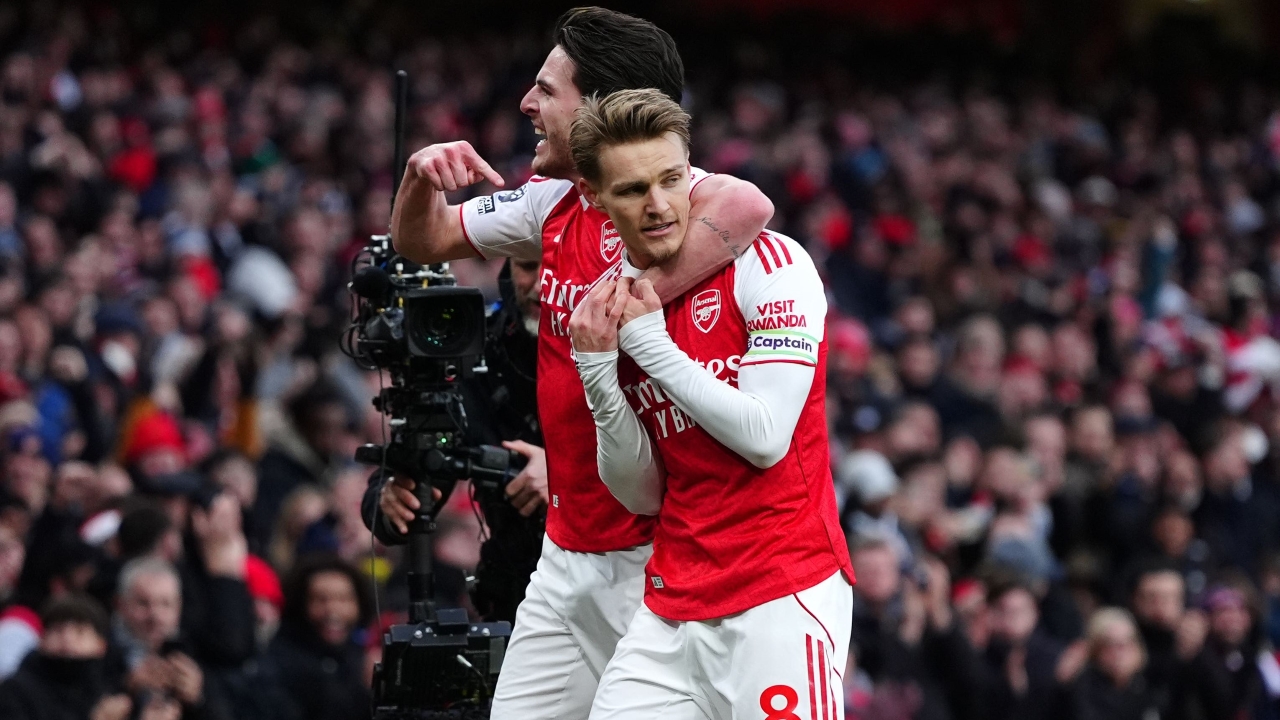 Bangga di Tengah Krisis, Arsenal Menang dan Kembali ke Puncak Klasemen