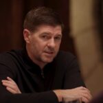 Ketika Gerrard Bicara Loyalitas Liverpool Tanpa Menggoyang Kursi Arne Slot