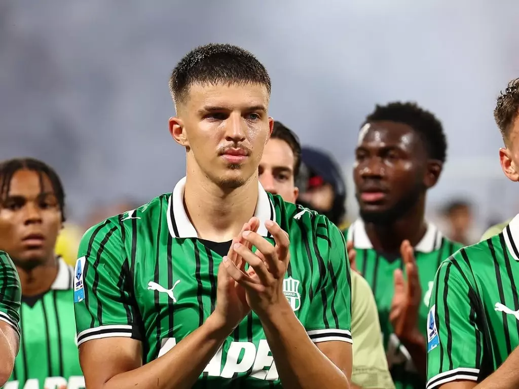 Selain Jay Idzes, Duo Milan Juga Incar Bek Tengah Sassuolo yang Ini