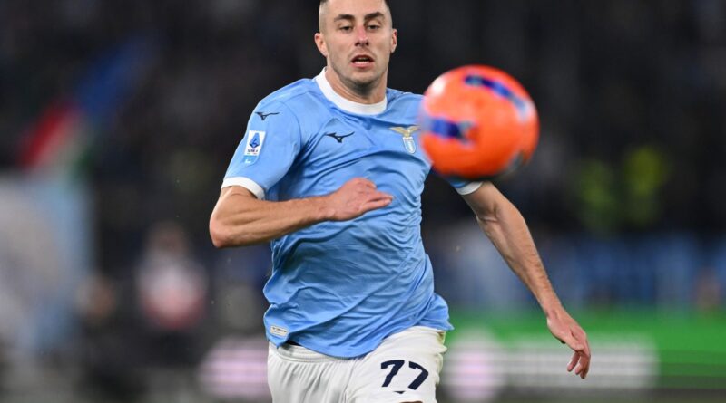 AC Milan Diam-diam Siap Rekrut Bek Lazio Adam Marusic secara Gratis