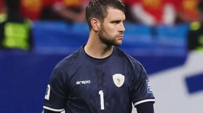 Gabung Ajax Amsterdam, Maarten Paes Dinilai Hanya jadi Kiper Pelapis