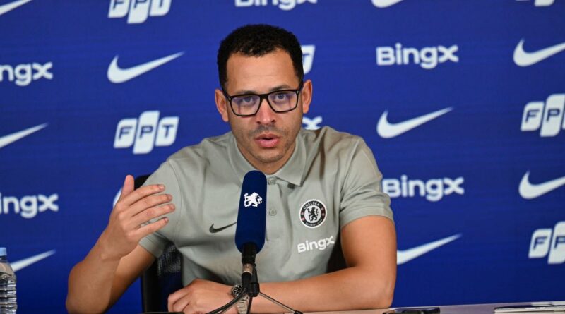 Liam Rosenior Dituduh hanya Berakting sebagai Manajer Besar di Chelsea