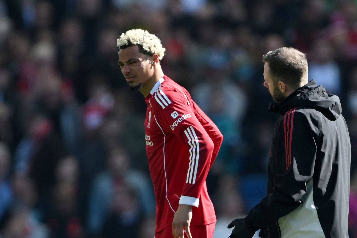 Hugo Ekitike Keluar Lapangan Sambil Menangis, Arne Slot Beri Kabar Terbaru