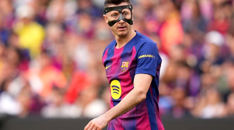 Masa Depan Lewandowski di Barcelona Terganjal Pemotongan Gaji