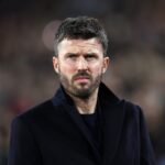 Carrick Ungkap Pertemuan dengan Sir Jim Ratcliffe Terkait Masa Depannya
