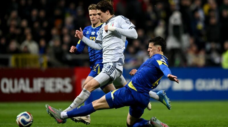 Rekan Duet Jay Idzes Minta Maaf Bikin Italia Gagal ke Piala Dunia 2026