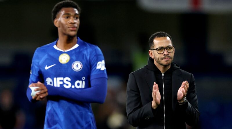 Rosenior Akui Ketidakpastian Masa Depan Chelsea usai Kalah dari Man United