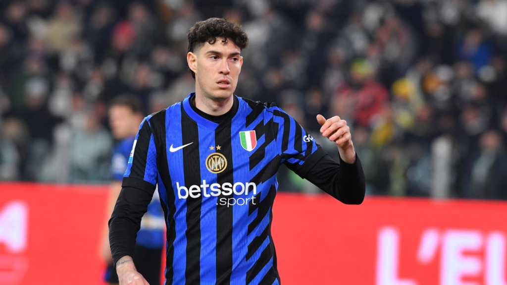 Siap Tinggalkan Inter Milan, Bastoni Disebut Setuju Gabung Barcelona