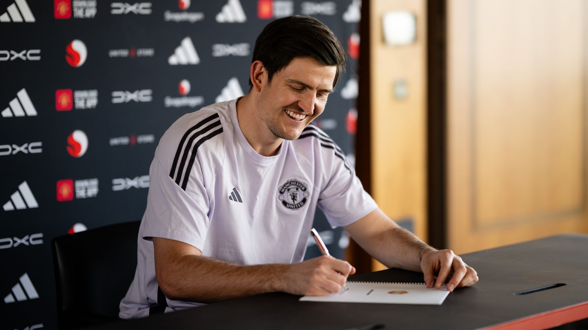 Harry Maguire Resmi Perpanjang Kontrak Satu Tahun di Manchester United