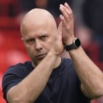 Arne Slot Tanggapi Santai Ejekan Fans Liverpool Usai Ditahan Imbang Chelsea