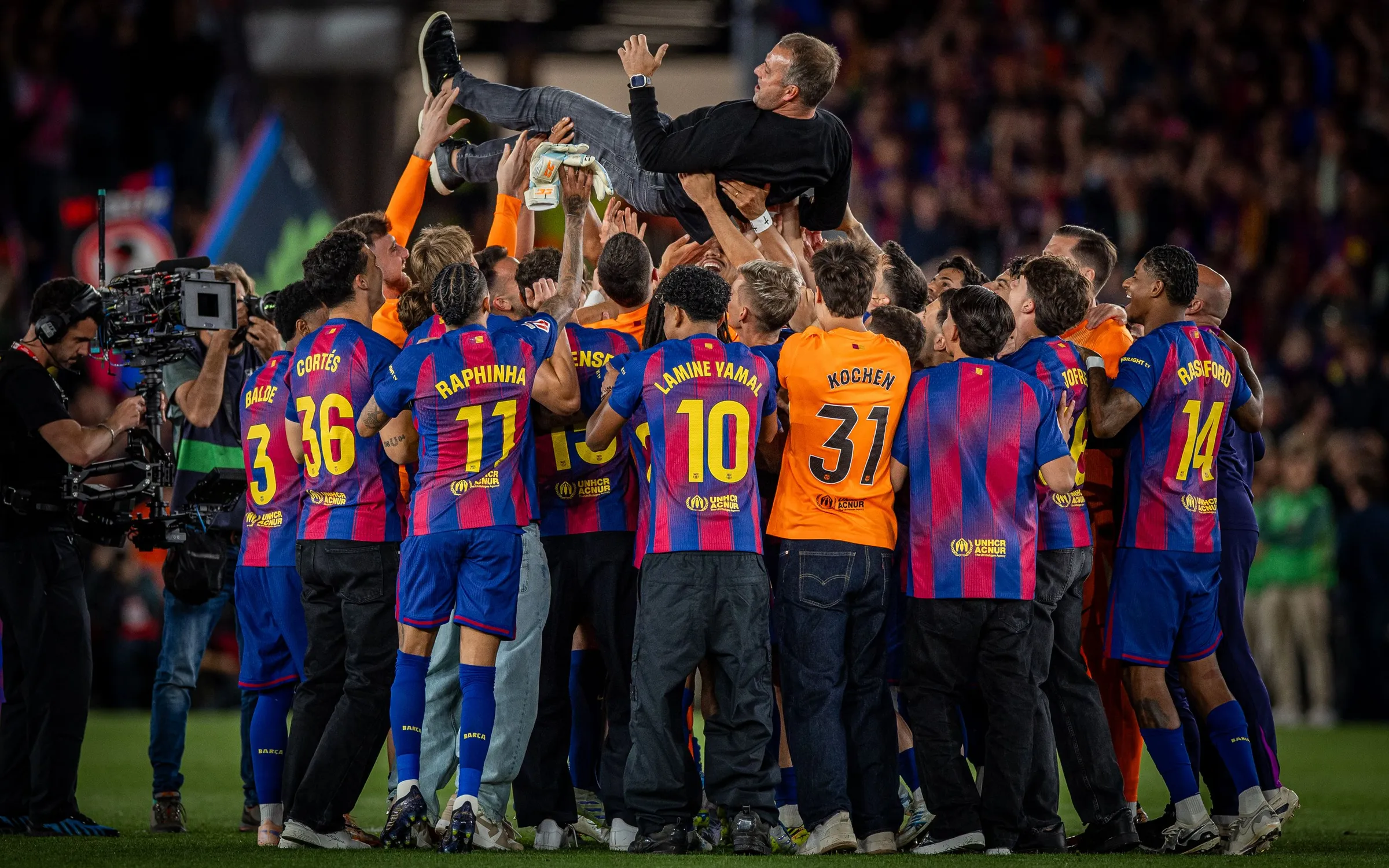 Dedikasi Emosional Hansi Flick Warnai Pesta Juara La Liga Barcelona