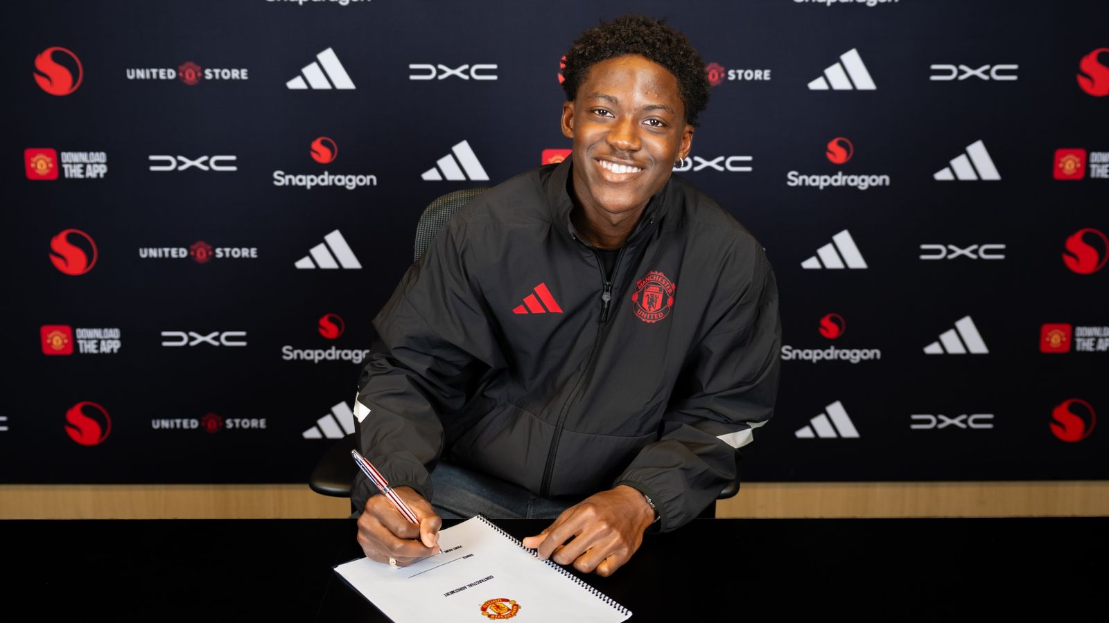 Kobbie Mainoo Resmi Perpanjang Kontrak di Manchester United Hingga 2031