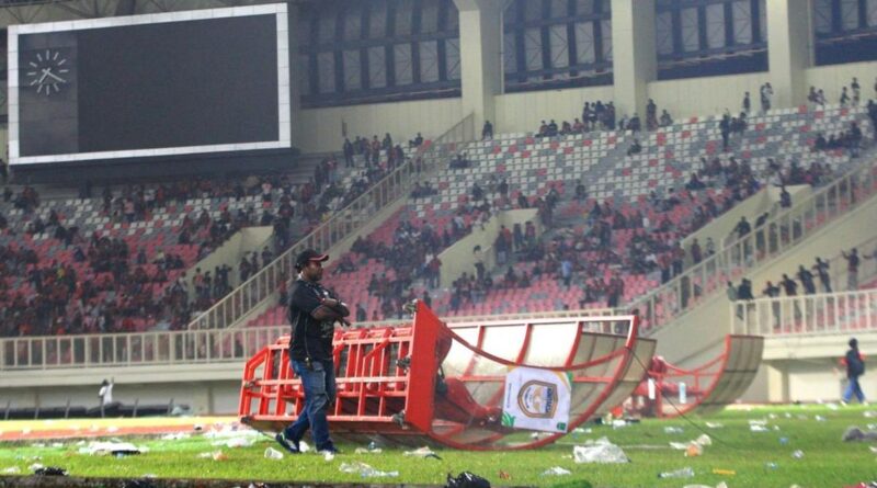 Suporter Ricuh di Stadion Lukas Enembe Usai Persipura Gagal Promosi