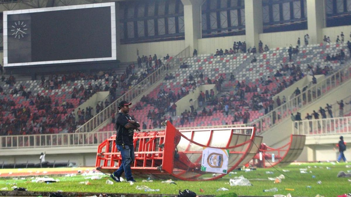 Suporter Ricuh di Stadion Lukas Enembe Usai Persipura Gagal Promosi