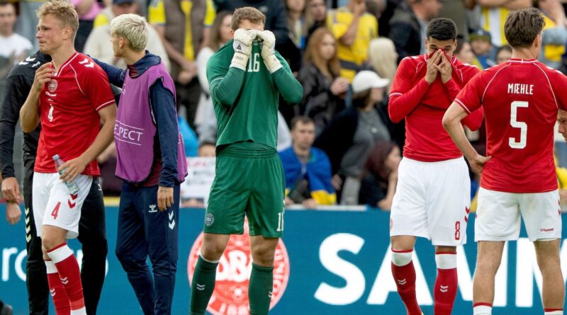Christian Eriksen Kolaps di Tengah Pertandingan, Laga Denmark vs Ukraina Dihentikan