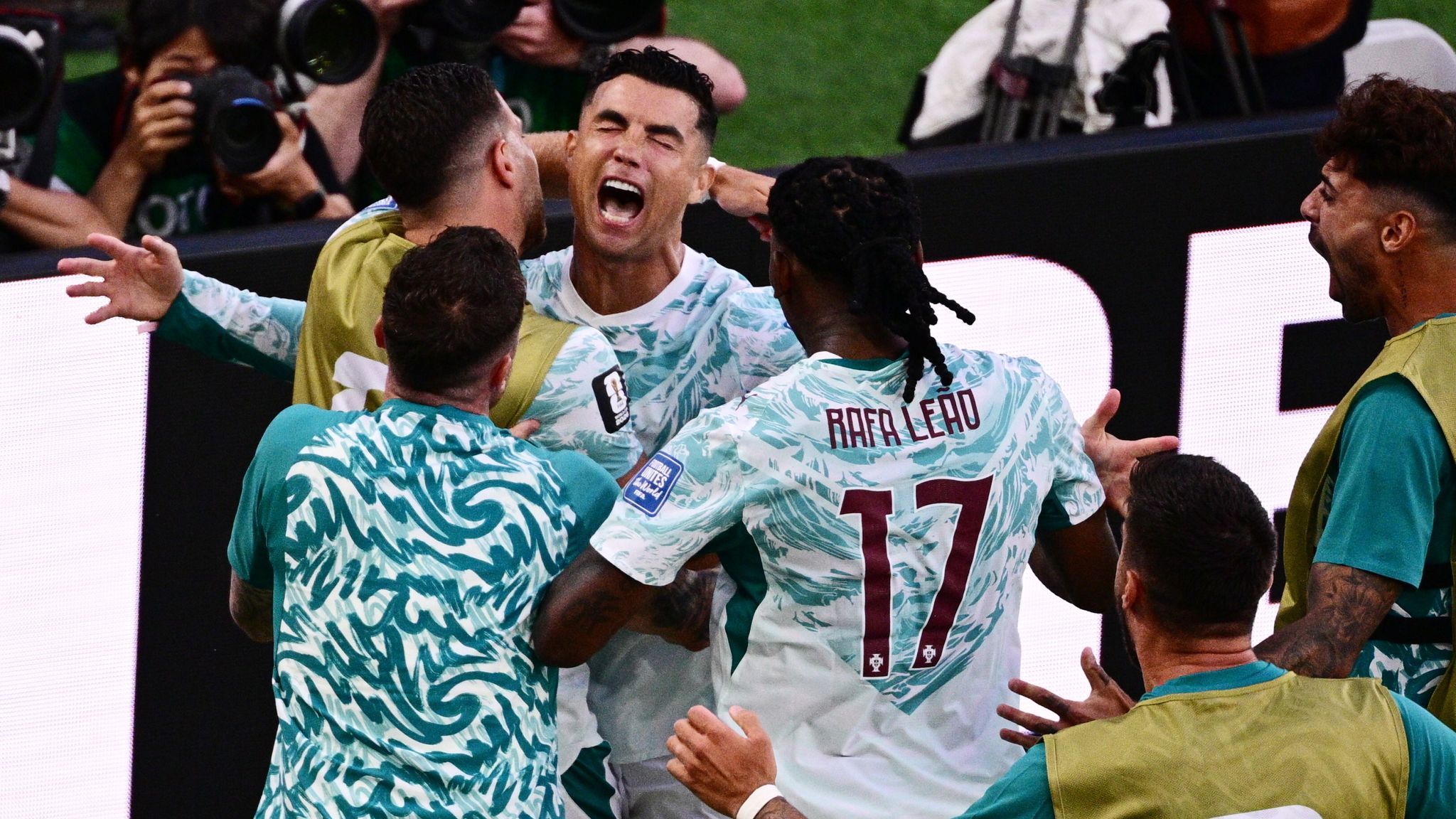 Cristiano Ronaldo Cetak Sejarah, Portugal Singkirkan Kroasia dalam Laga Penuh Kontroversi