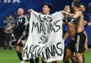 FIFA Selidiki Aksi Kontroversial Pemain Argentina Bentangkan Spanduk ‘Las Malvinas son Argentinas’