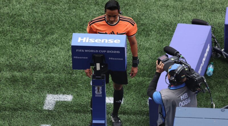 Gary Neville Nilai VAR Keliru saat Belgia Singkirkan Senegal di Piala Dunia 2026