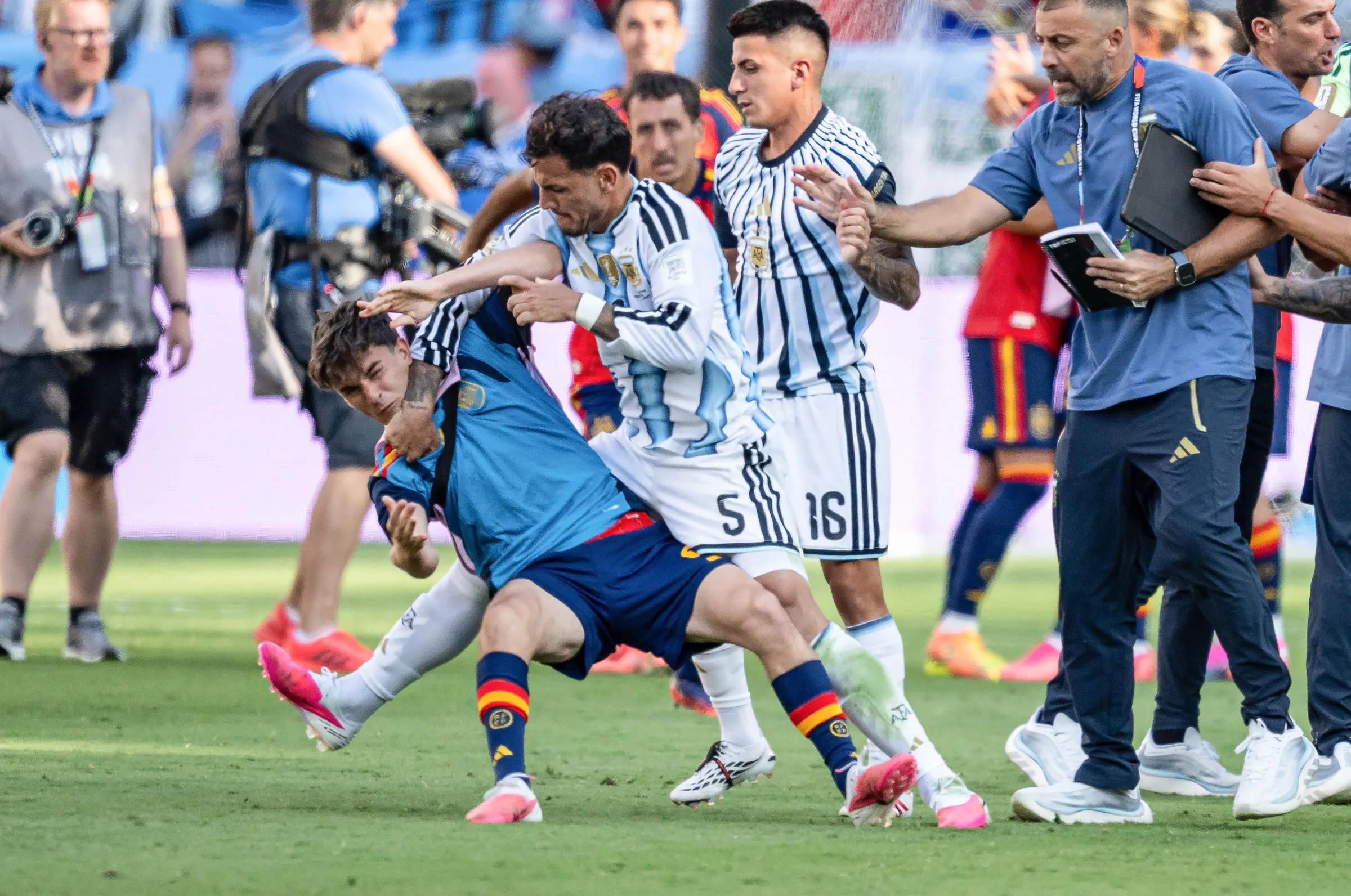 Gavi Minta FIFA Tak Hukum Pemain Argentina usai Kericuhan Final Piala Dunia 2026