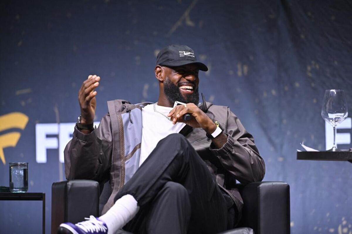 LeBron James Masih Bungkam, Fanatics Fest Gagal Bongkar Klub Baru Sang Raja