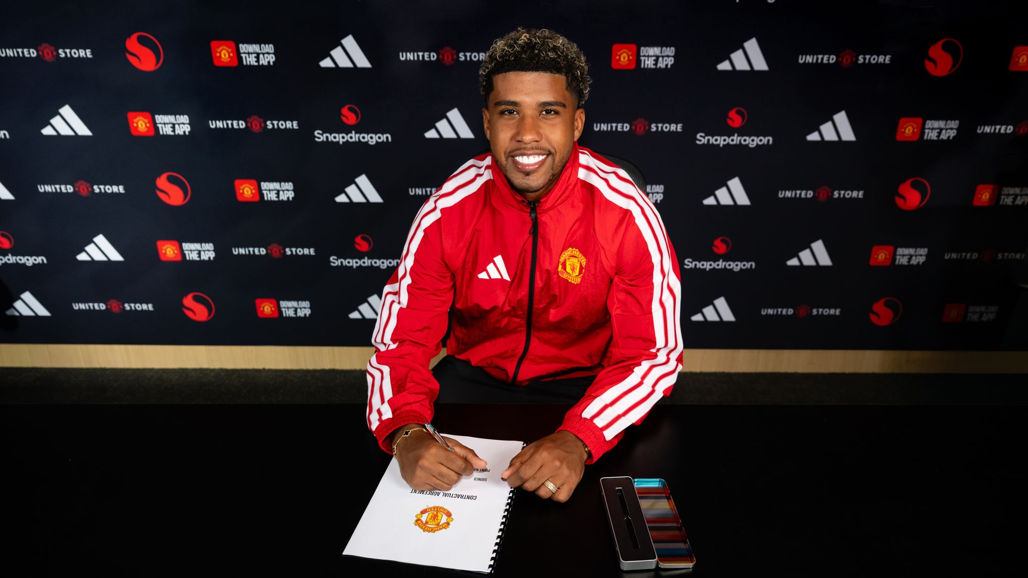 Manchester United Resmi Rekrut Andrey Santos dari Chelsea