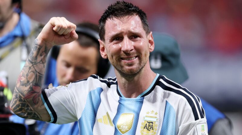 Messi Bangkitkan Argentina dari Maut, Juara Bertahan Dramatis ke Perempatfinal